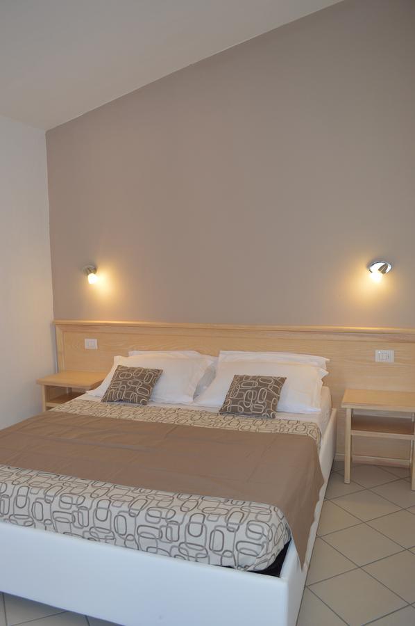 Guest Rooms Affittacamere San Teodoro  Εξωτερικό φωτογραφία