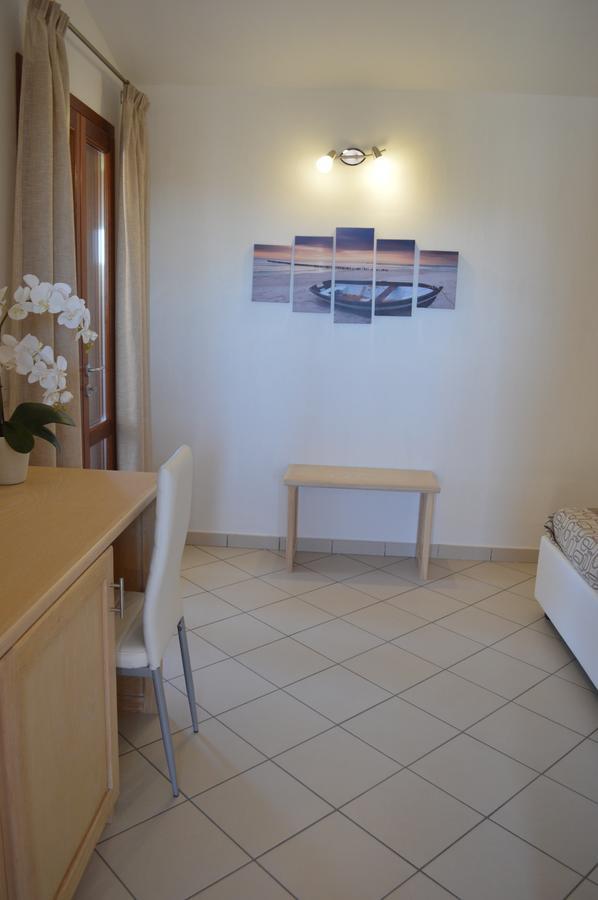 Guest Rooms Affittacamere San Teodoro  Εξωτερικό φωτογραφία