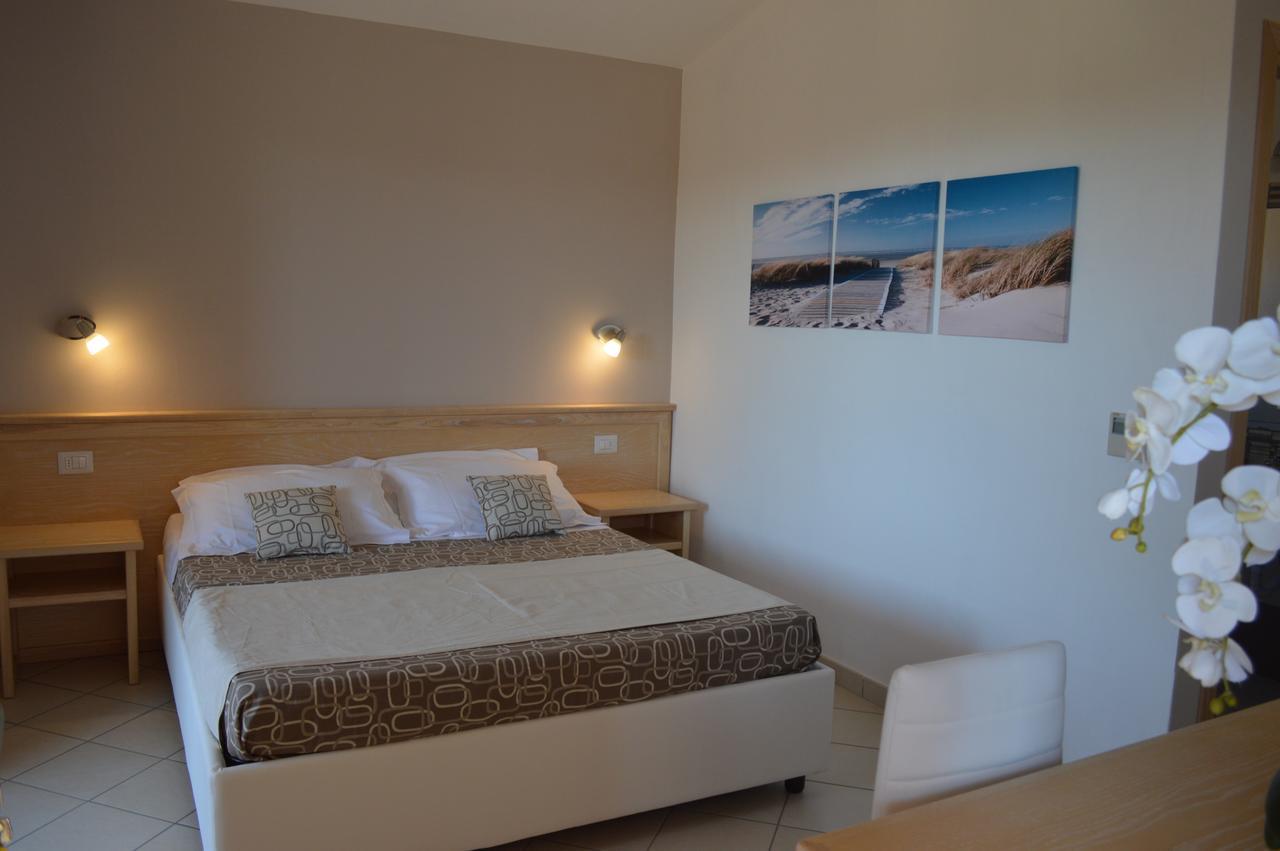 Guest Rooms Affittacamere San Teodoro  Εξωτερικό φωτογραφία