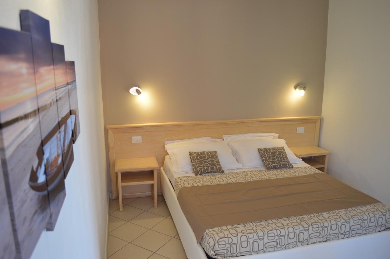Guest Rooms Affittacamere San Teodoro  Εξωτερικό φωτογραφία