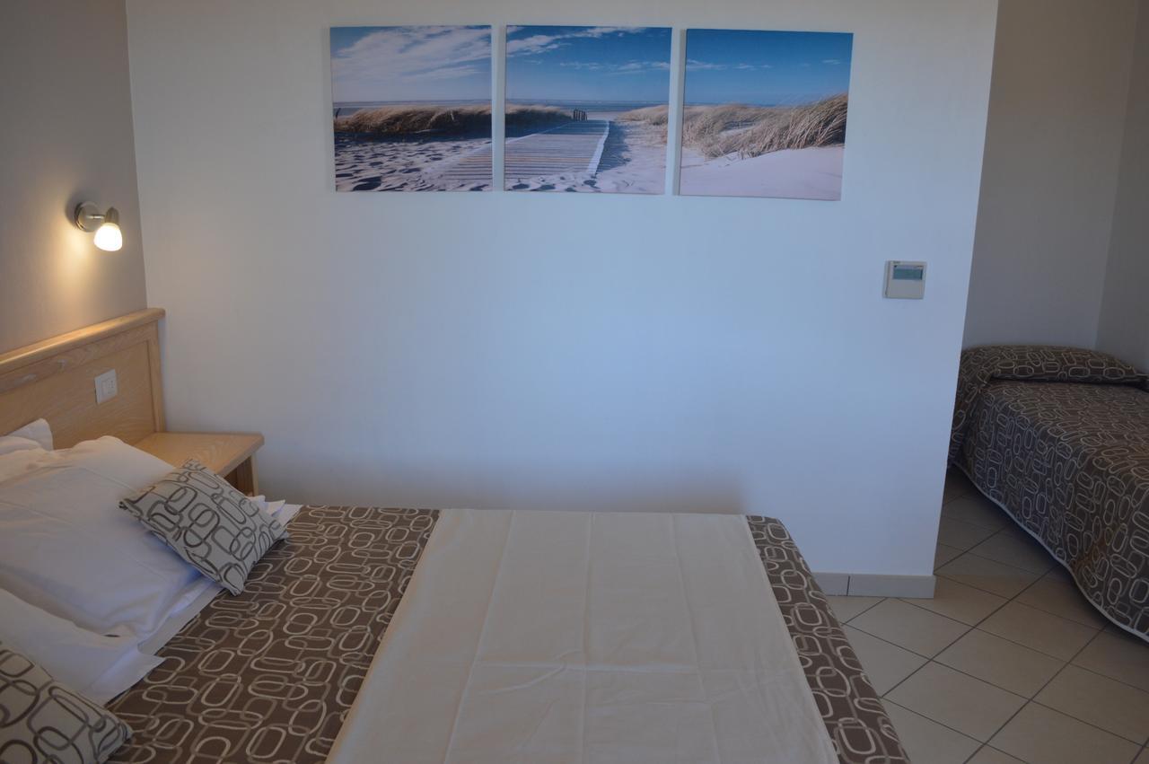 Guest Rooms Affittacamere San Teodoro  Εξωτερικό φωτογραφία