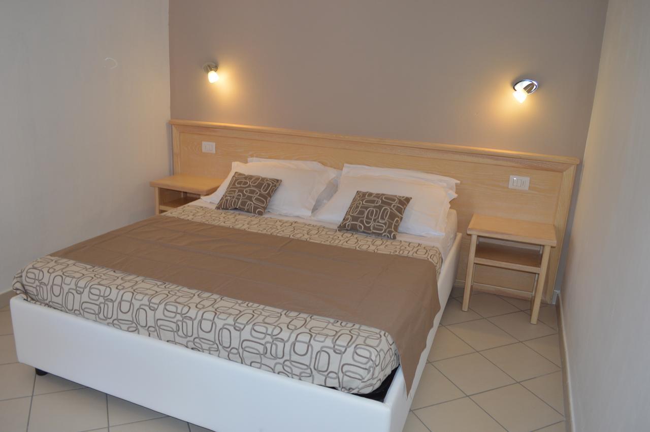 Guest Rooms Affittacamere San Teodoro  Εξωτερικό φωτογραφία