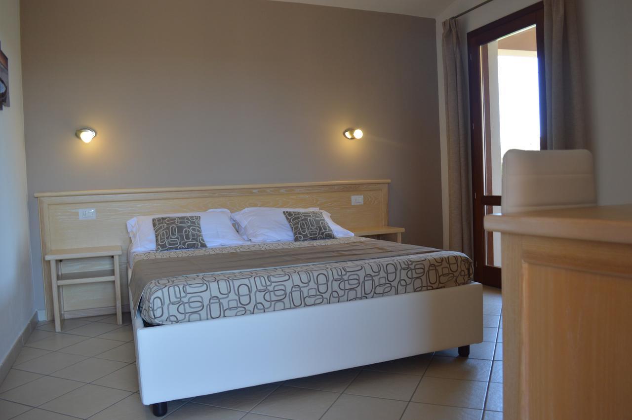 Guest Rooms Affittacamere San Teodoro  Εξωτερικό φωτογραφία