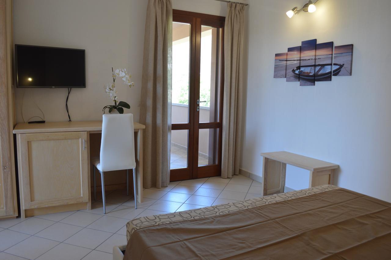 Guest Rooms Affittacamere San Teodoro  Εξωτερικό φωτογραφία