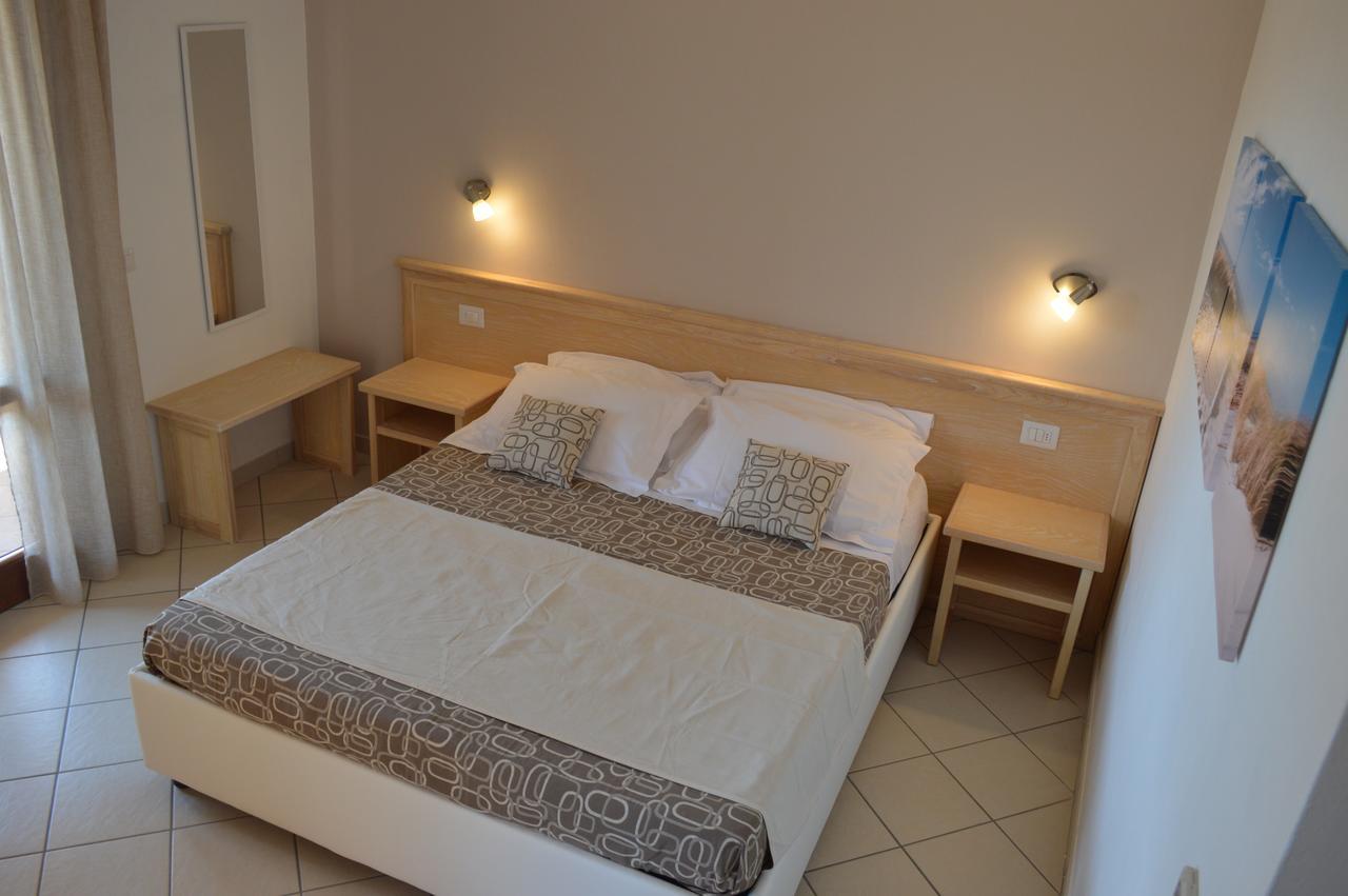 Guest Rooms Affittacamere San Teodoro  Εξωτερικό φωτογραφία