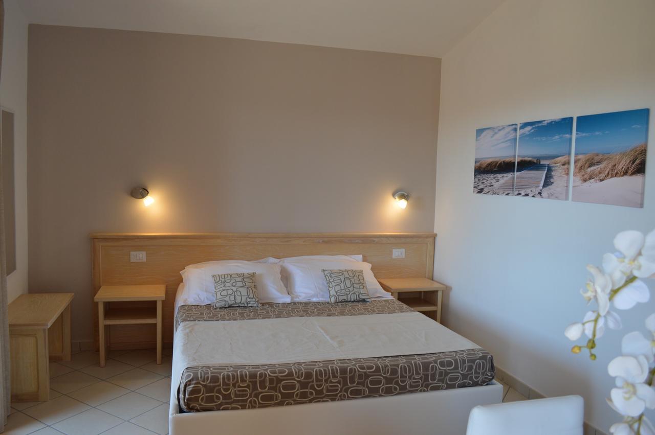 Guest Rooms Affittacamere San Teodoro  Εξωτερικό φωτογραφία