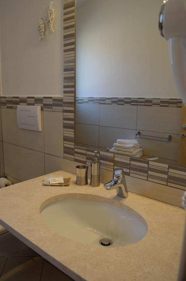 Guest Rooms Affittacamere San Teodoro  Εξωτερικό φωτογραφία