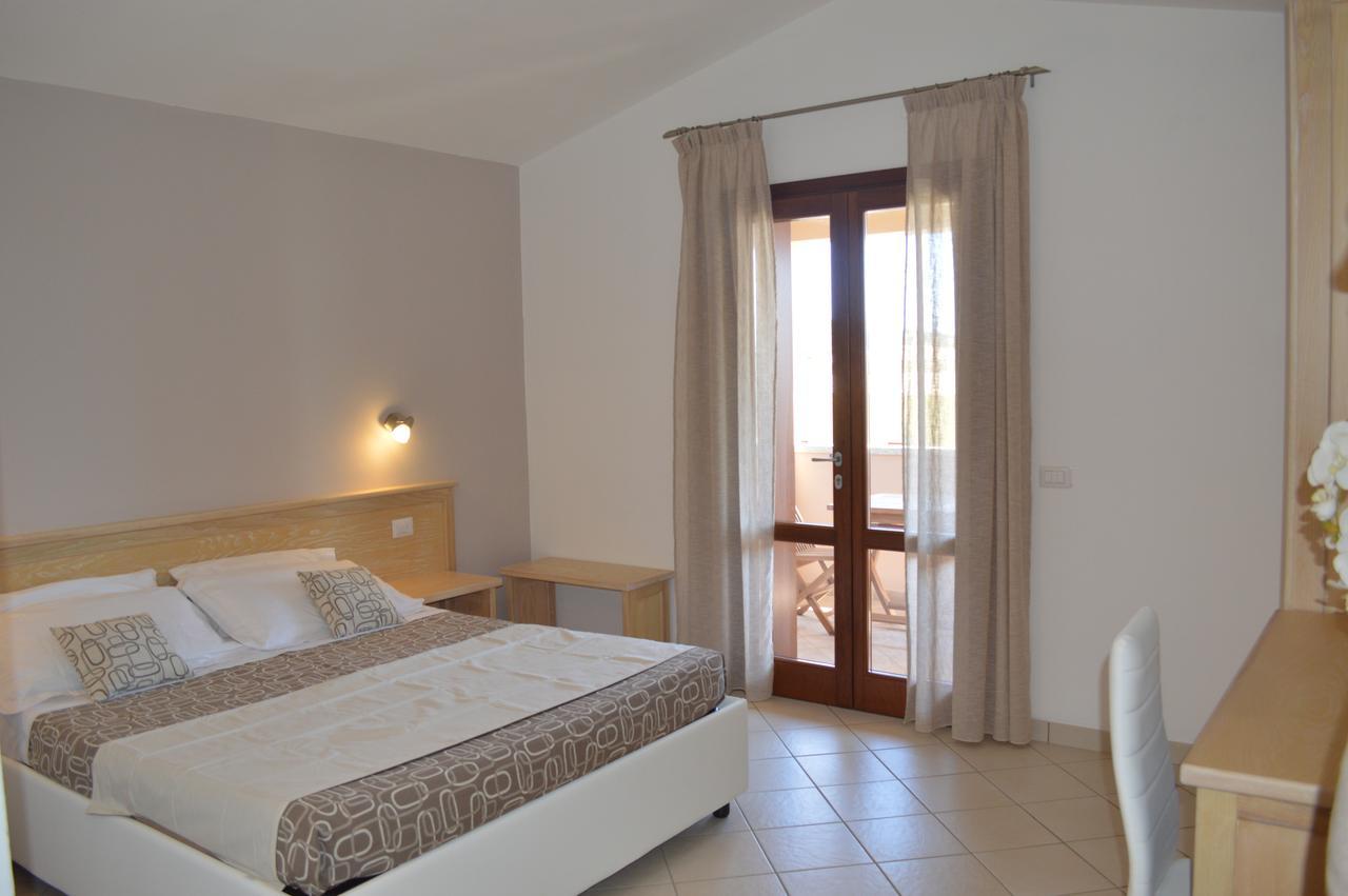 Guest Rooms Affittacamere San Teodoro  Εξωτερικό φωτογραφία