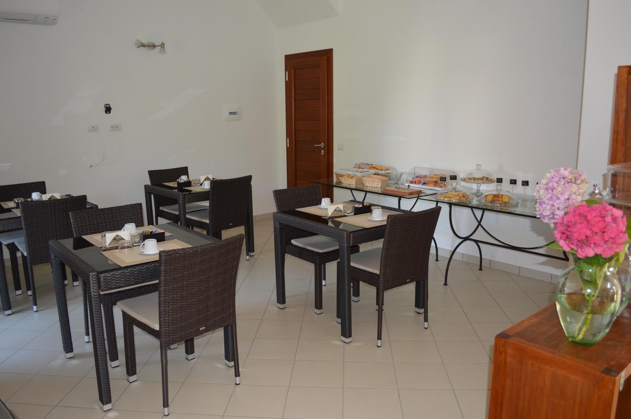 Guest Rooms Affittacamere San Teodoro  Εξωτερικό φωτογραφία