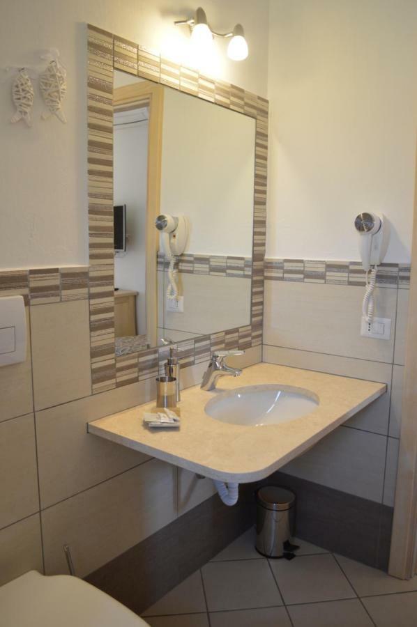 Guest Rooms Affittacamere San Teodoro  Εξωτερικό φωτογραφία